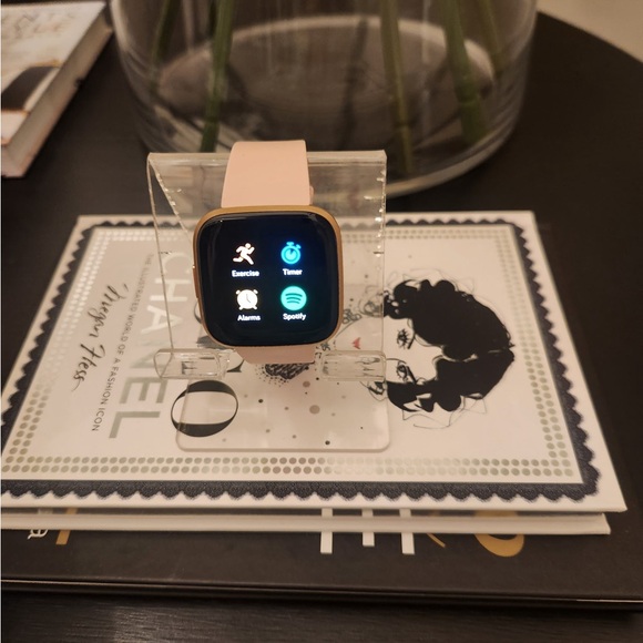 Fibit Versa 2 Watch - Picture 12 of 16